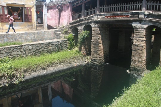 Hội[-]An:[-]Nước[-]dưới[-]chân[-]Chùa[-]Cầu[-]ô[-]nhiễm[-]nặng